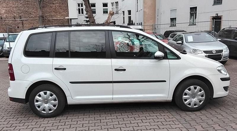 Gebraucht VW Touran Conceptline 102 PS (75 kW) 2009 Weiß Van / Kleinbus