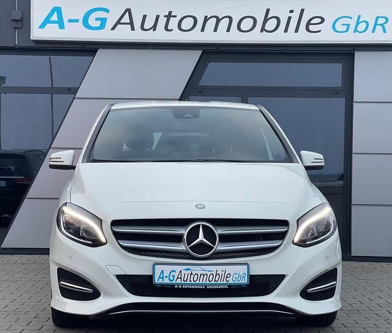 Gebraucht Mercedes B180 Business 122 PS (89 kW) 2016 Weiß Van / Kleinbus