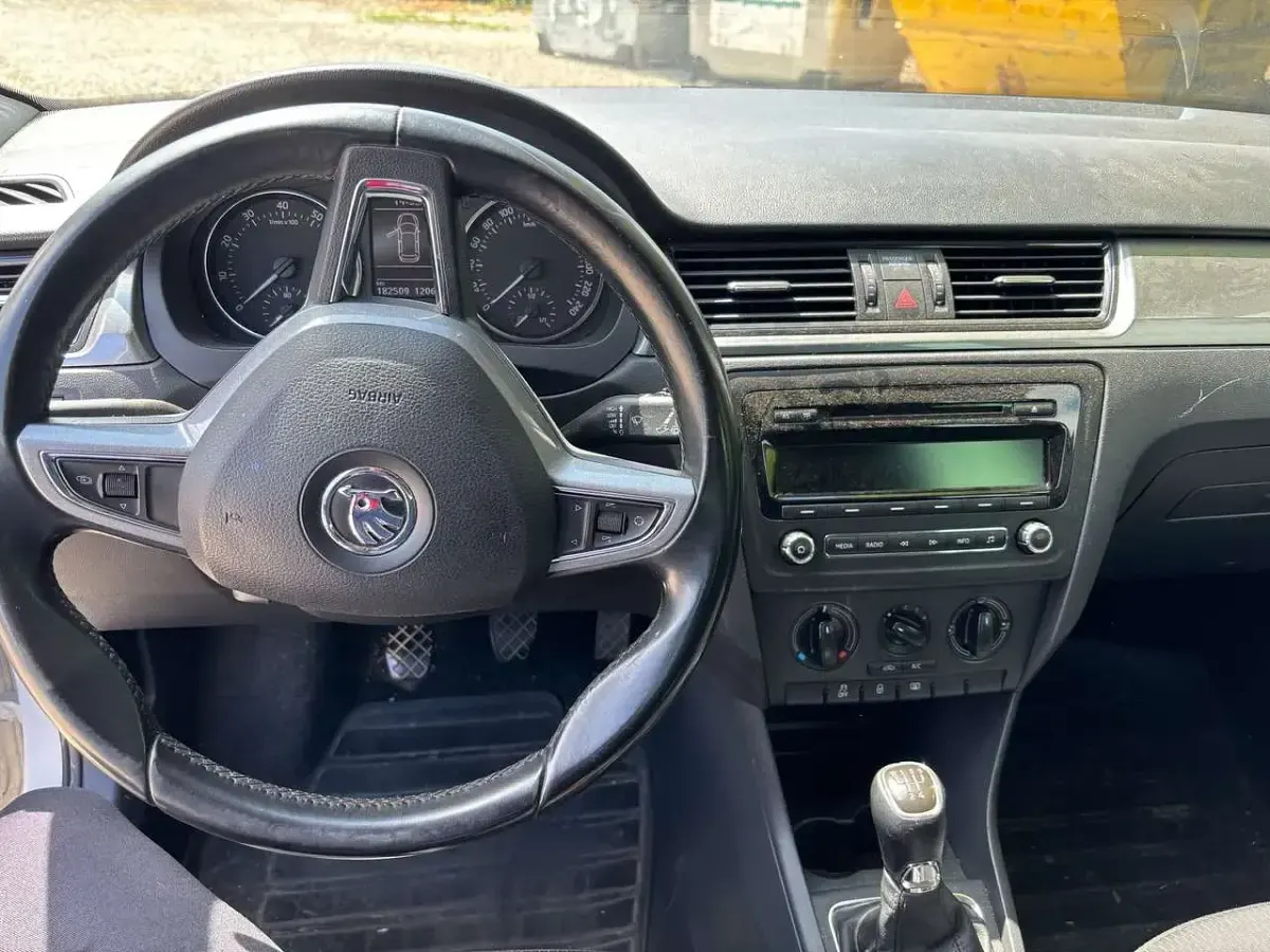 Gebraucht Skoda Rapid Active 86 PS (63 kW) 2014 Weiß Kleinwagen