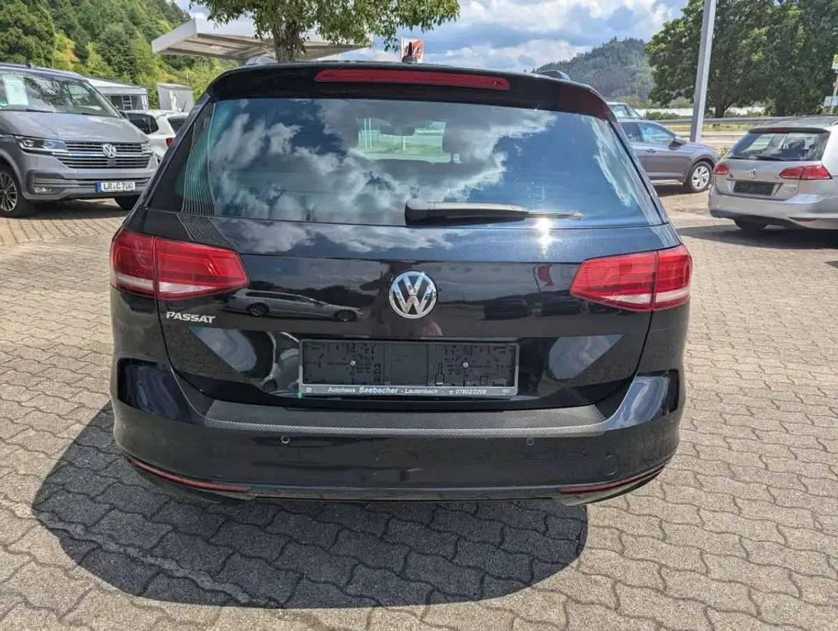 Gebraucht VW Passat Comfortline 150 PS (110 kW) 2019 Deep black perleffekt Kombi
