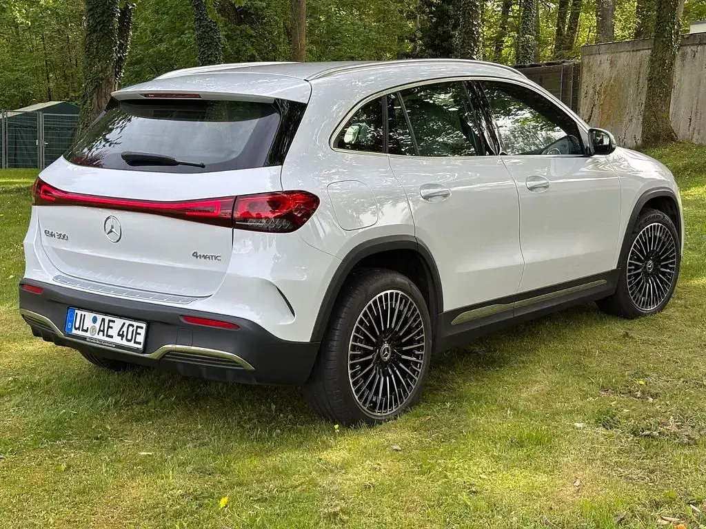 Gebraucht Mercedes EQA300 167 kW (228 PS) 2023 Weiß SUV