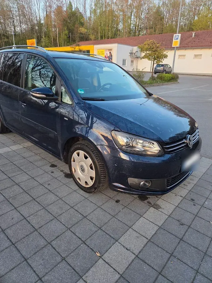 Gebraucht VW Touran Cup 140 PS (102 kW) 2014 Blau Van / Kleinbus