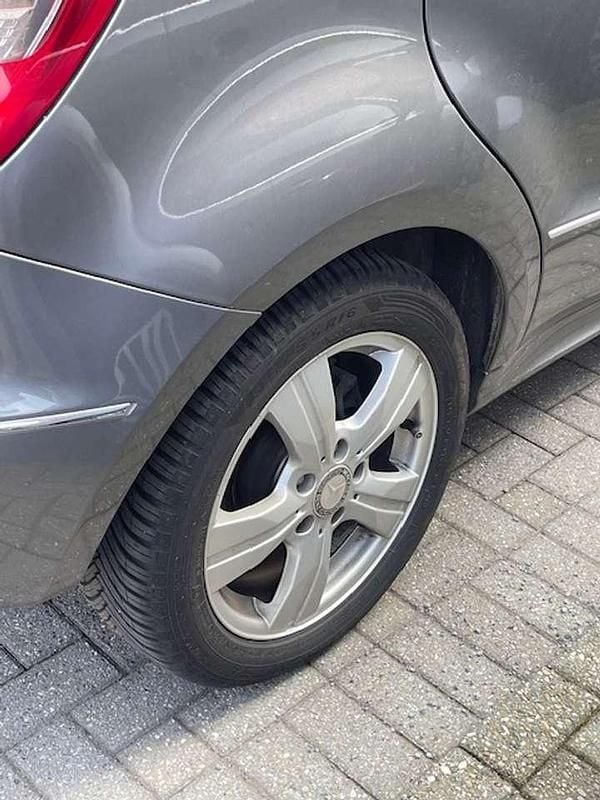 Gebraucht Mercedes A180 116 PS (85 kW) 2011 Grau Limousine