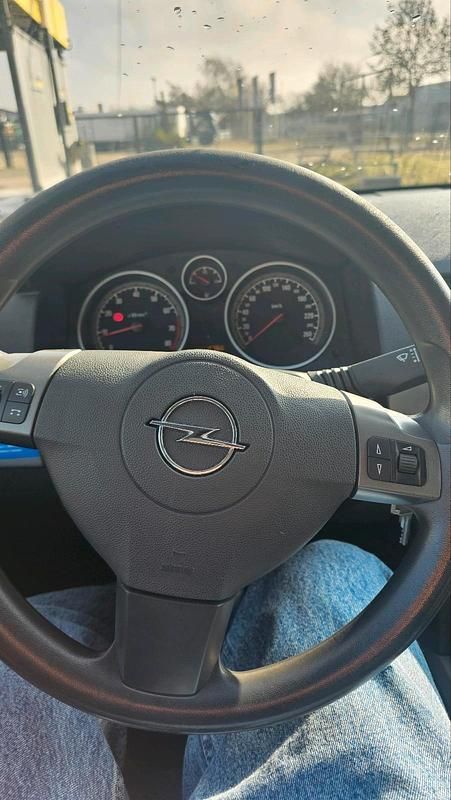 Gebraucht Opel Astra 104 PS (76 kW) 2005 Silber Kombi