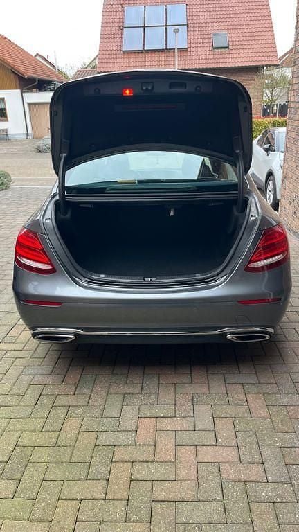 Gebraucht Mercedes E220 194 PS (142 kW) 2018 Grau Limousine
