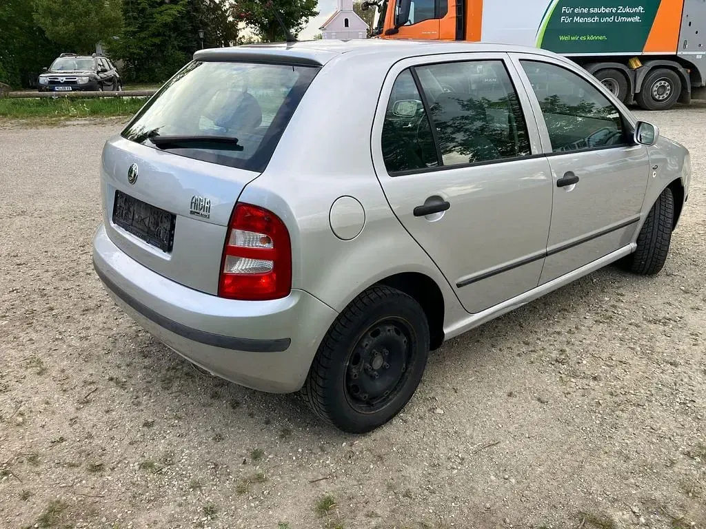 Gebraucht Skoda Fabia Classic 75 PS (55 kW) 2002 Silber Limousine