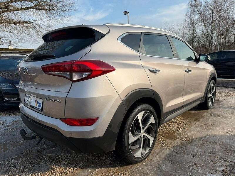 Gebraucht Hyundai Tucson 141 PS (103 kW) 2017 Grau SUV