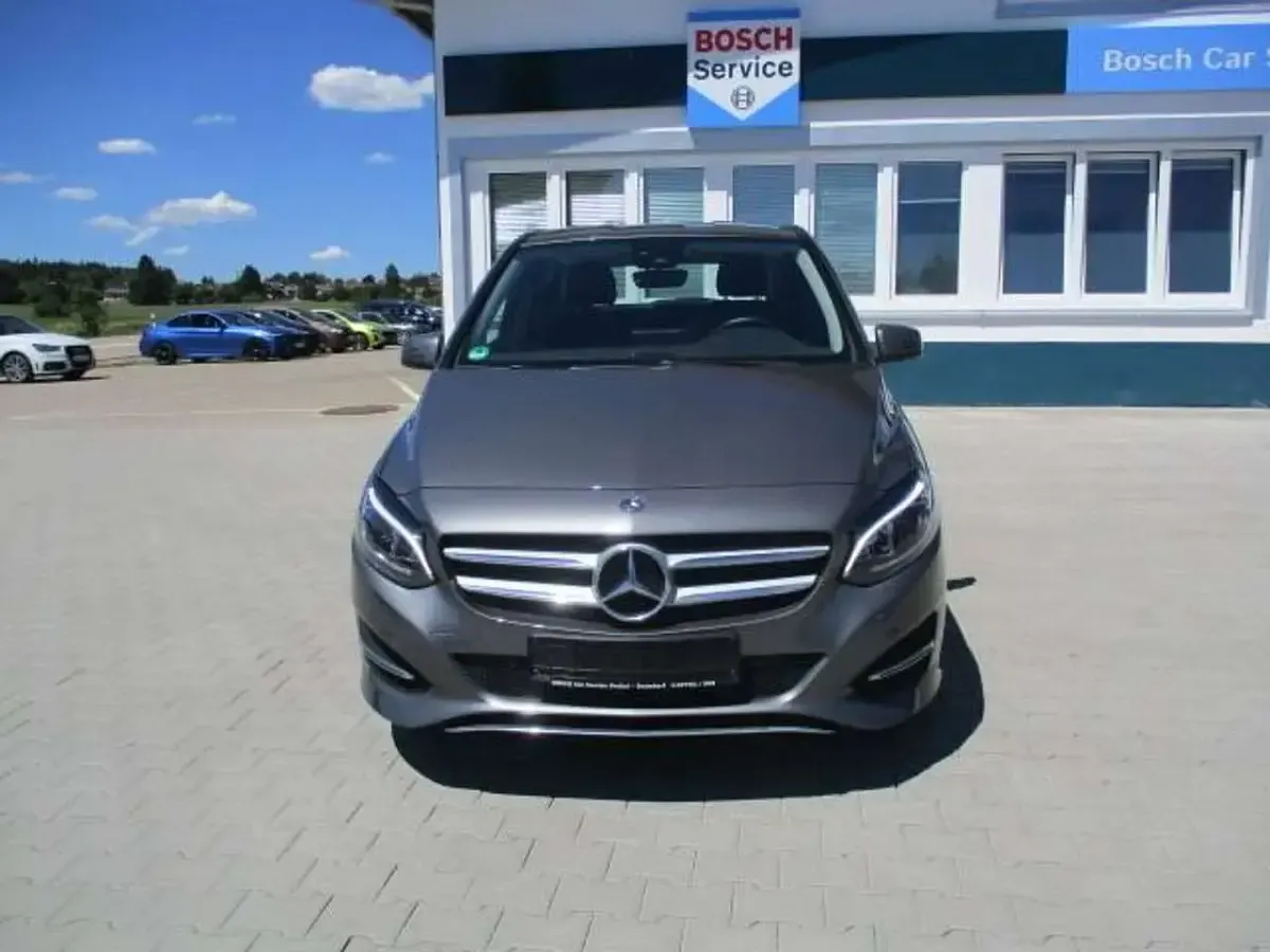 Gebraucht Mercedes B220 Edition 184 PS (135 kW) 2018 Mountaingrau  met. Kleinwagen