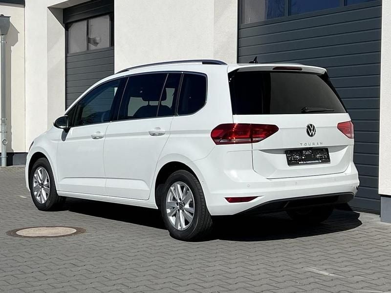 Neu VW Touran Comfortline 122 PS (89 kW) 2025 Van / Kleinbus