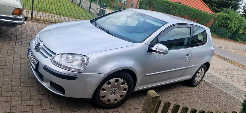 Silber Gebraucht 2004 VW Golf V Coupé | 999 € (Guter Preis) - Bild 1/4