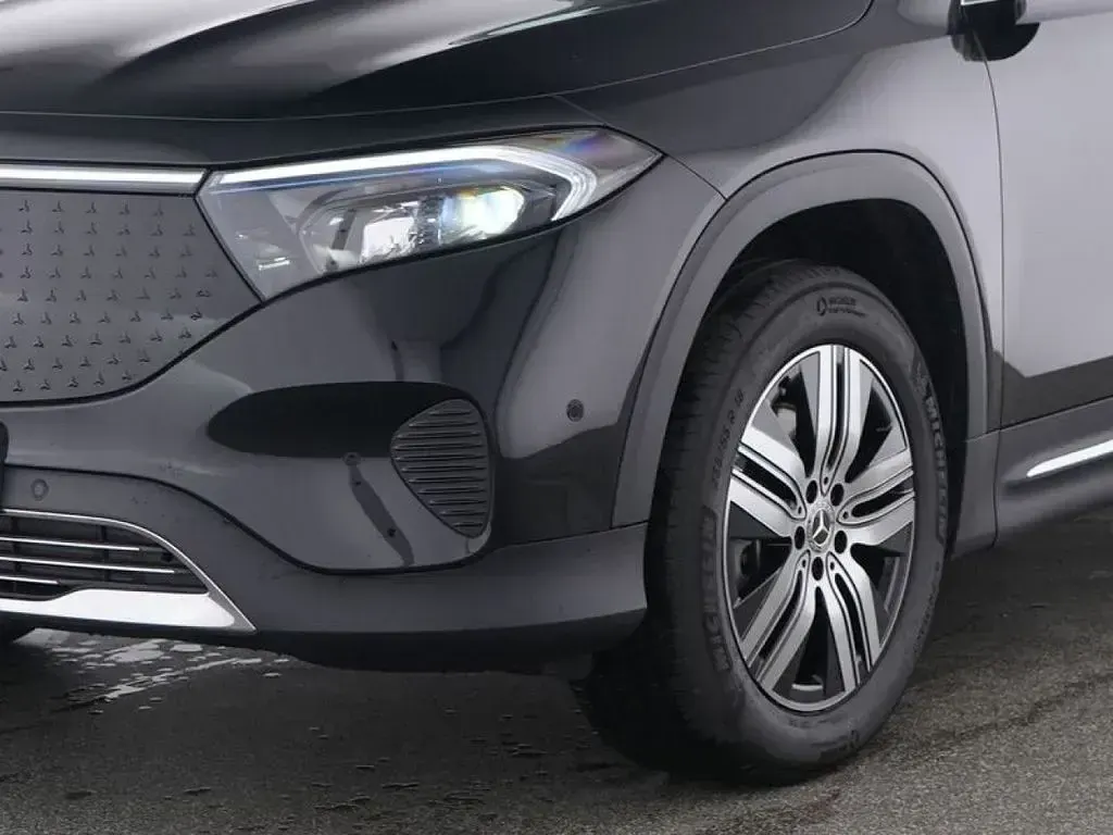 Gebraucht Mercedes EQB300 167 kW (228 PS) 2025 Kosmosschwarz (metallic) SUV
