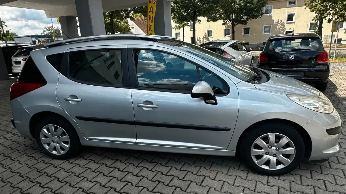 Gebraucht Peugeot 207 Tendance 95 PS (69 kW) 2008 Lackierung alumin Kombi
