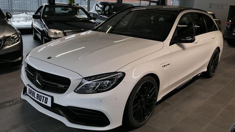 Weiß Gebraucht 2018 Mercedes C63 AMG AMG Limousine | 49.900 € (Etwas zu teuer) - Bild 1/4