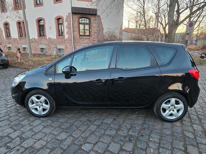 Gebraucht Opel Meriva 105 PS (77 kW) 2011 Schwarz Van / Kleinbus
