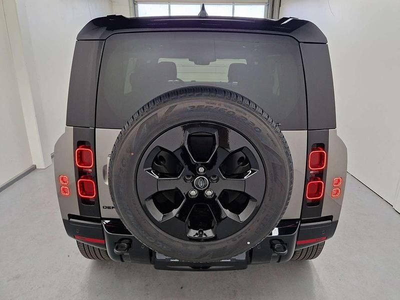 Gebraucht Land Rover Defender SE Dynamic 249 PS (183 kW) 2025 Silicon silver SUV
