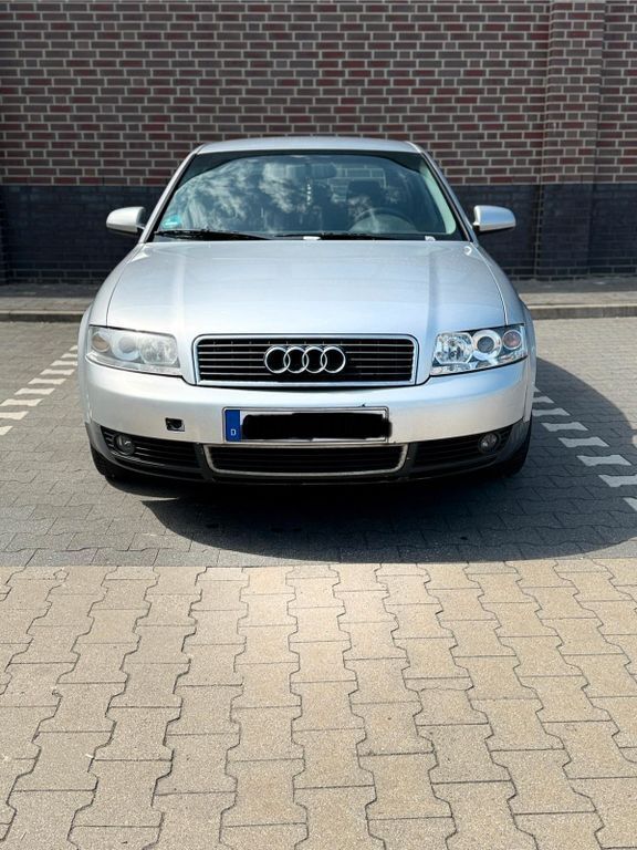 Silber Gebraucht 2001 Audi A4 Limousine | 1.400 € (Guter Preis) - Bild 1/4