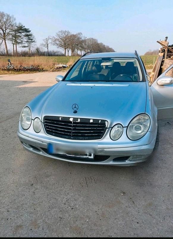 Silber Gebraucht 2004 Mercedes E220 Kombi | 2.200 € (Guter Preis) - Bild 1/4