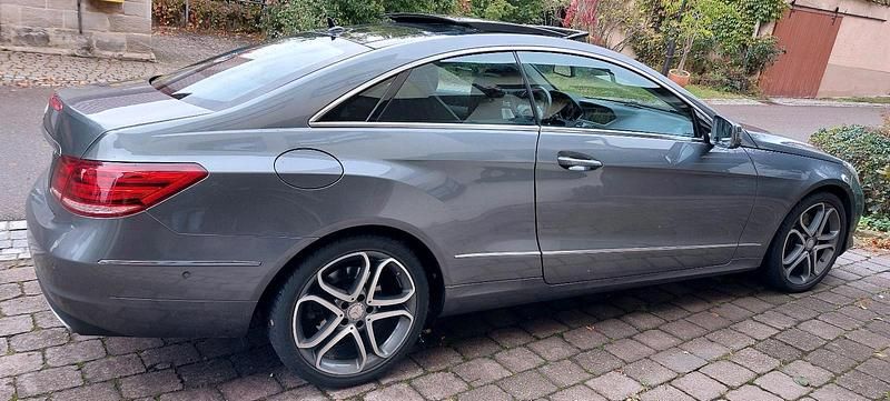 Grau Gebraucht 2025 Mercedes E250 Coupé | 22.600 € - Bild 1/4