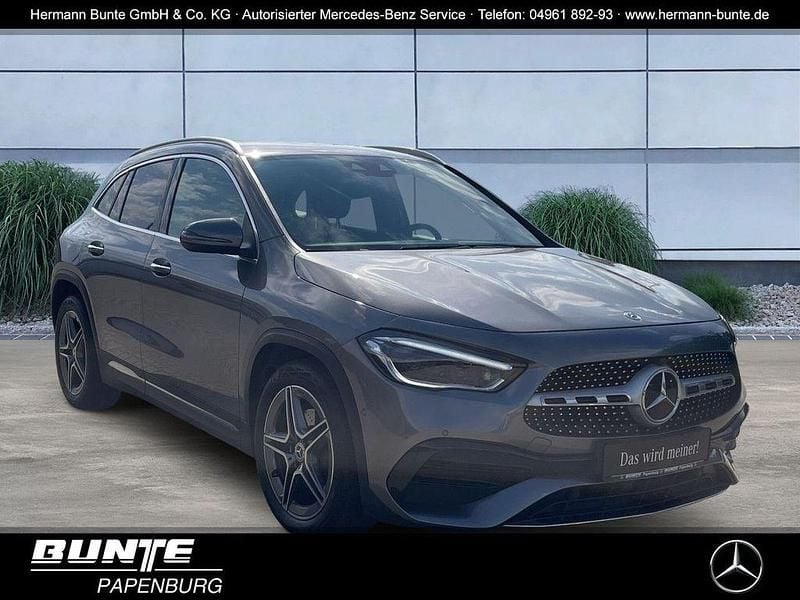 Mountaingrau (grau) Gebraucht 2021 Mercedes GLA200 AMG SUV | 31.775 € (Fairer Preis) - Bild 1/4