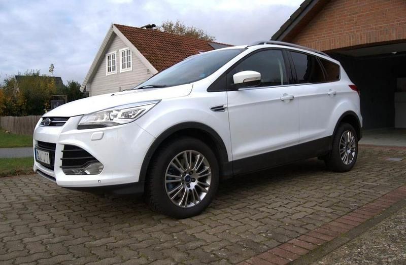 Weiß Gebraucht 2013 Ford Kuga Titanium SUV | 13.699 € (Fairer Preis) - Bild 1/4