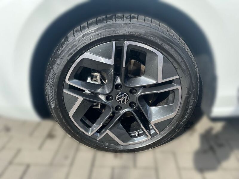 Gebraucht VW Passat Elegance 150 PS (110 kW) 2024 Pure white Kombi