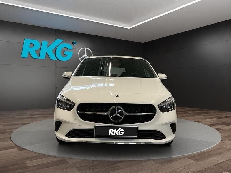 Gebraucht Mercedes E250 Progressive 163 PS (119 kW) 2024 Weiß Limousine