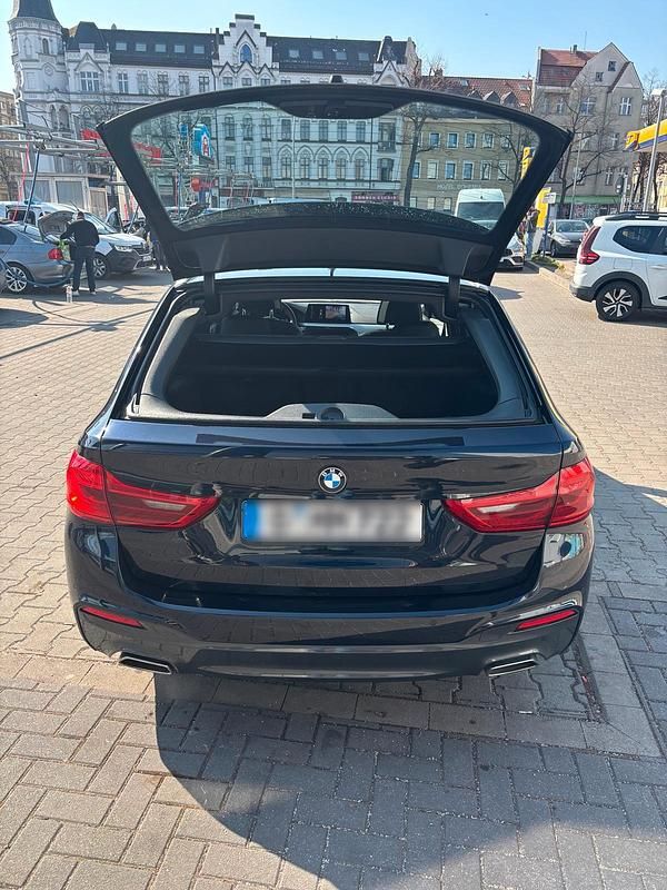 Gebraucht BMW 520 M Sport 184 PS (135 kW) 2019 Schwarz Kombi
