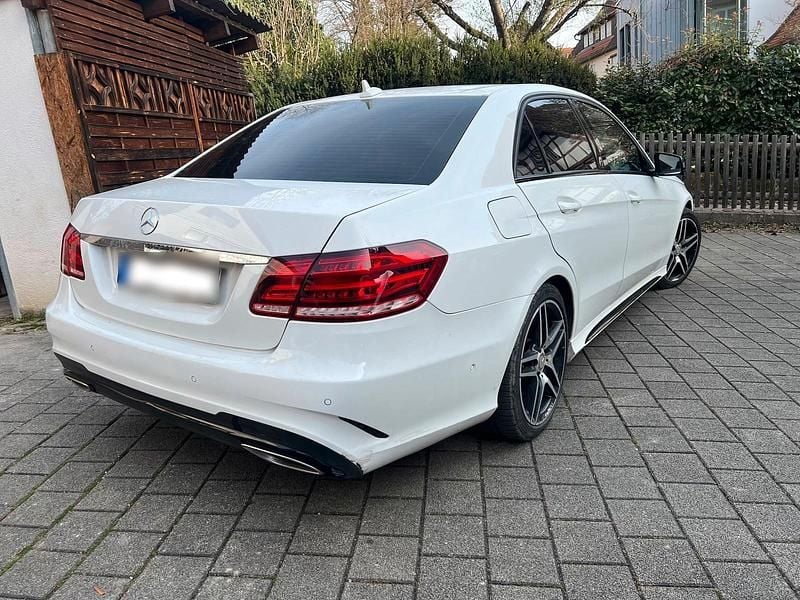 Gebraucht Mercedes E250 Night 204 PS (150 kW) 2015 Weiß Limousine