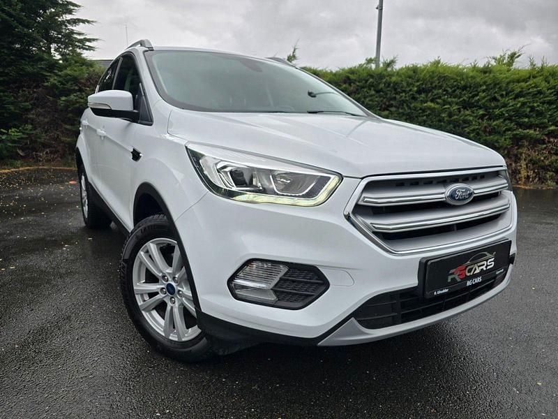 Weiß Gebraucht 2017 Ford Kuga Cool & Connect SUV | 11.850 € (Guter Preis) - Bild 1/4