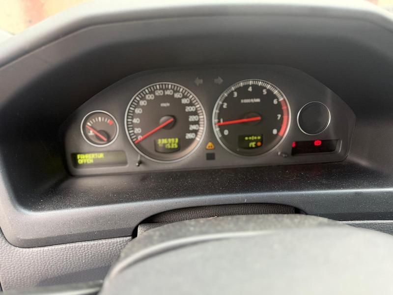 Gebraucht Volvo V70 Kinetic 140 PS (102 kW) 2004 Silber Kombi