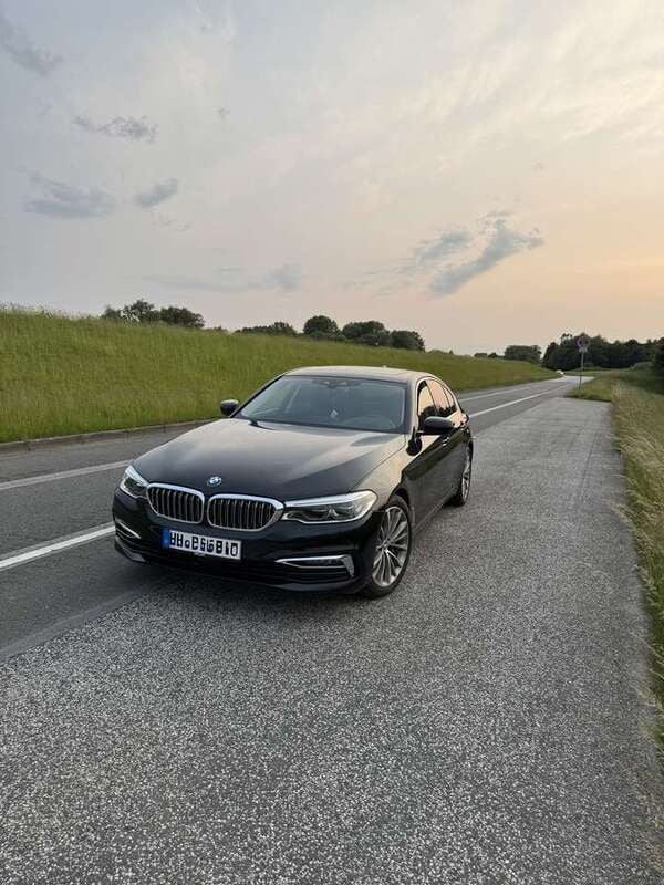 Schwarz Gebraucht 2019 BMW 530 Luxury Line Limousine | 41.490 € (Teuer) - Bild 1/4