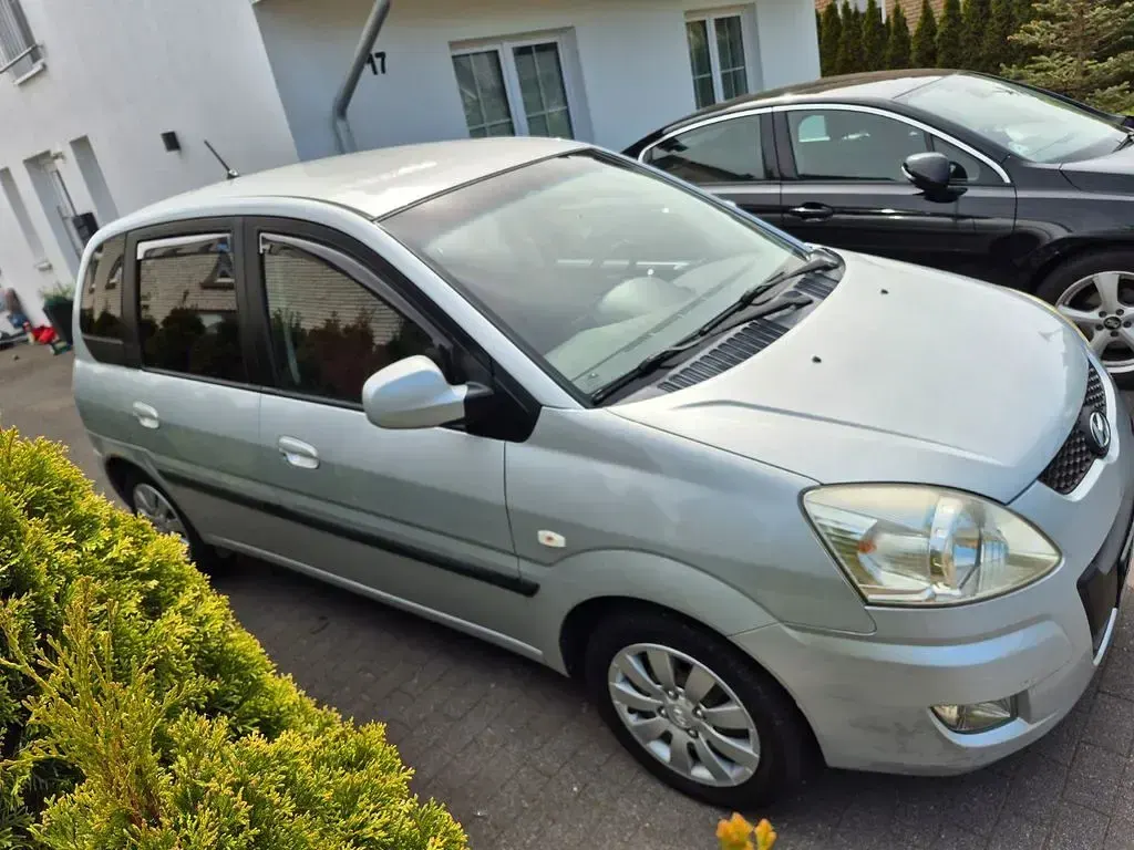 Używany Hyundai Matrix 103 KM (75 kW) 2009 Srebrny Minivan
