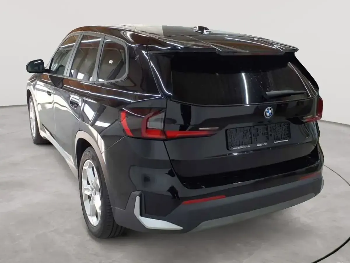 Begagnad BMW iX1 Performance 230 kW (313 HK) 2023 Svart SUV
