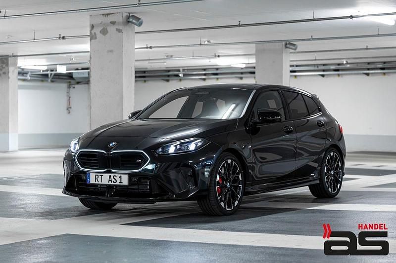 Schwarz Gebraucht 2025 BMW M135 Performance Kleinwagen | 59.890 € - Bild 1/4