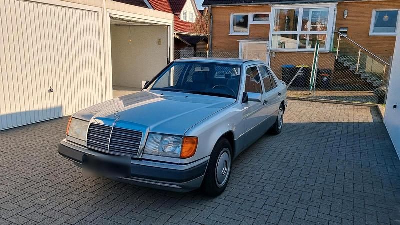 Gebraucht Mercedes E230 132 PS (97 kW) 1992 Silber Limousine