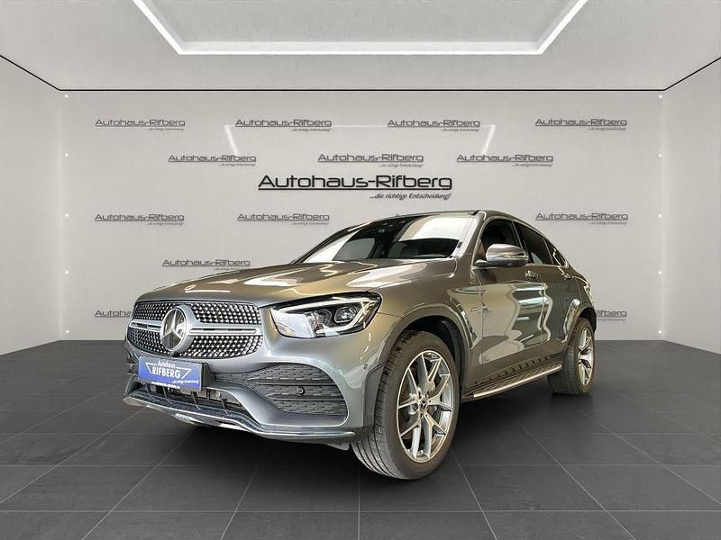 Grau Gebraucht 2020 Mercedes GLC300e AMG Coupé | 48.890 € - Bild 1/4