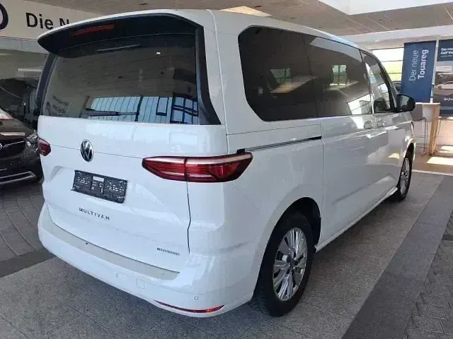Używany VW Multivan Life 218 KM (160 kW) 2022 Biały Minivan