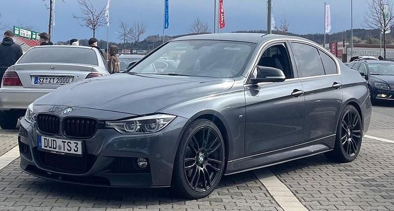 Grau Gebraucht 2016 BMW 330 M Performance Limousine | 20.499 € (Superpreis) - Bild 1/4