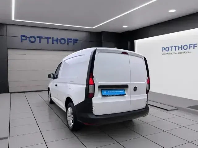 Używany VW Caddy 75 KM (55 kW) 2021 Biały Minivan