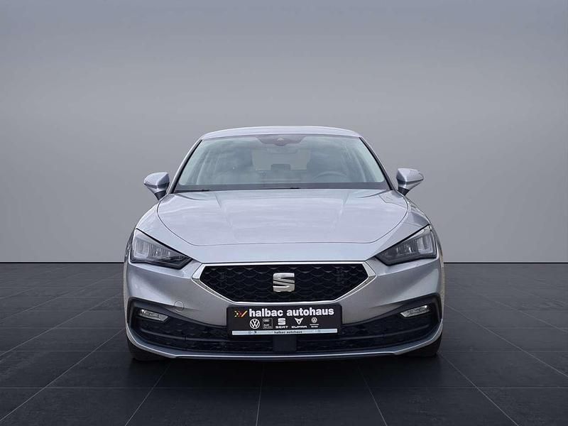 Gebraucht Seat Leon Style 110 PS (80 kW) 2024 "urban" silber Limousine