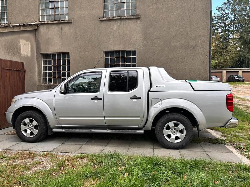 Silber Gebraucht 2009 Nissan Navara Abholung | 11.500 € (Etwas zu teuer) - Bild 1/4