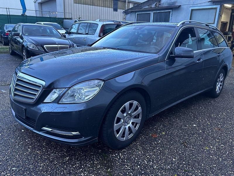 Gebraucht Mercedes E200 136 PS (100 kW) 2013 Grau Kombi