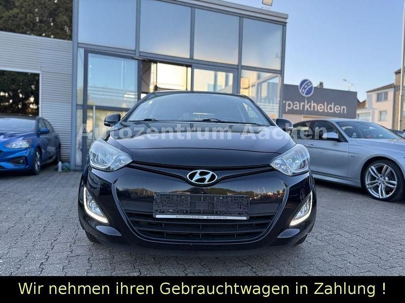 Gebraucht Hyundai i20 86 PS (63 kW) 2014 Schwarz Kleinwagen