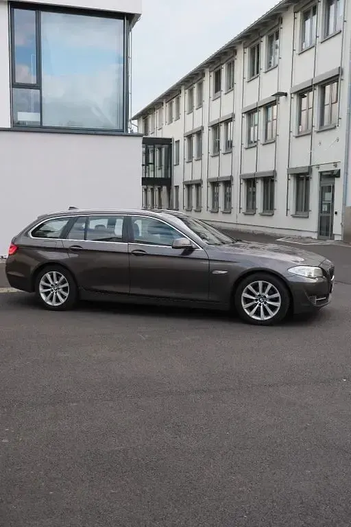 Gebraucht BMW 520 184 PS (135 kW) 2011 Braun Kombi