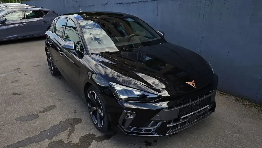 Gebraucht Cupra Leon 150 PS (110 kW) 2025 Midnight schwarz metallic Limousine