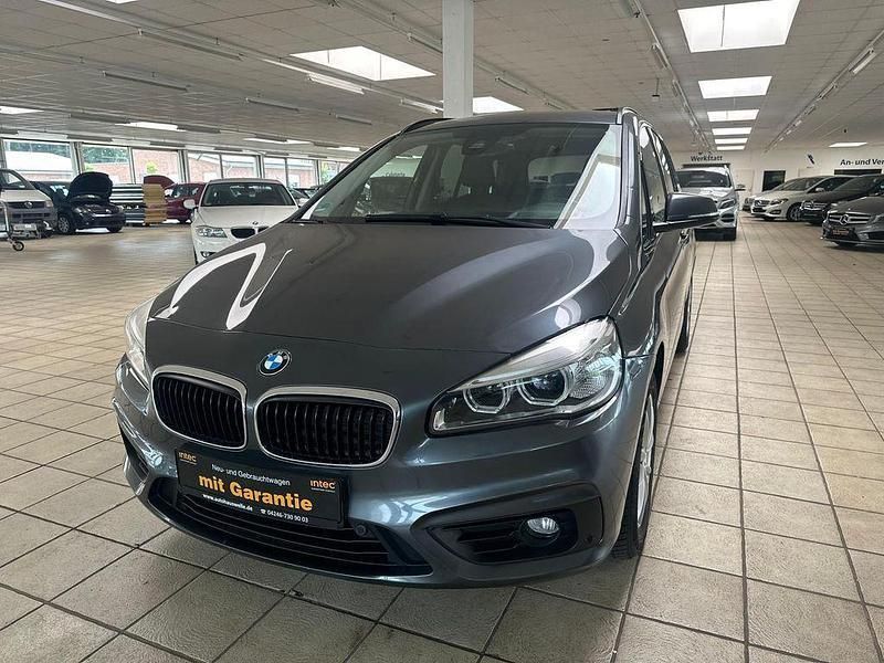 Grau Gebraucht 2017 BMW 218 Gran Tourer Van / Kleinbus | 16.990 € (Fairer Preis) - Bild 1/4