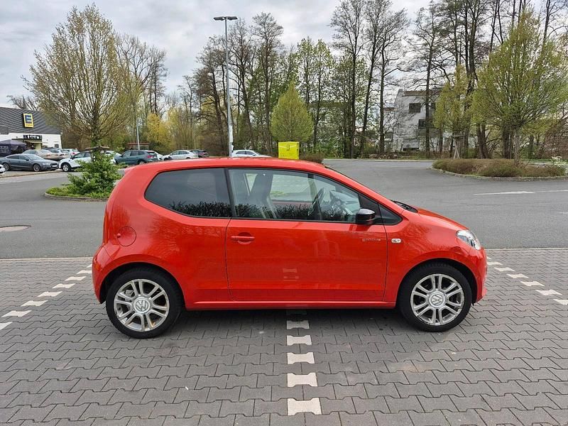 Orange Gebraucht 2014 VW up! Groove Kleinwagen | 4.444 € (Etwas zu teuer) - Bild 1/4