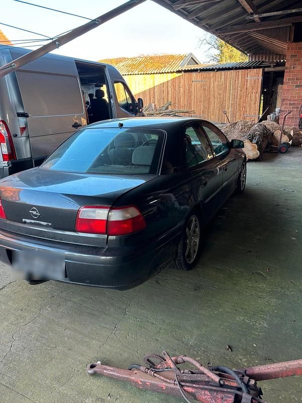 Second-hand Opel Omega 170 CP (125 kW) 2000 Negru Berlinǎ