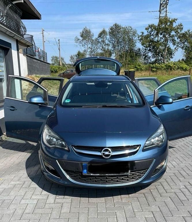 Blau Gebraucht 2014 Opel Astra Edition Limousine | 3.500 € (Guter Preis) - Bild 1/4