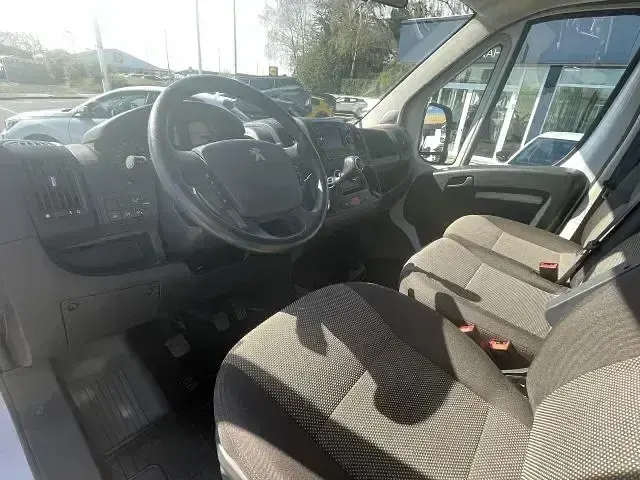 Gebraucht Peugeot Boxer Premium 140 PS (102 kW) 2021 Eisweiß Van